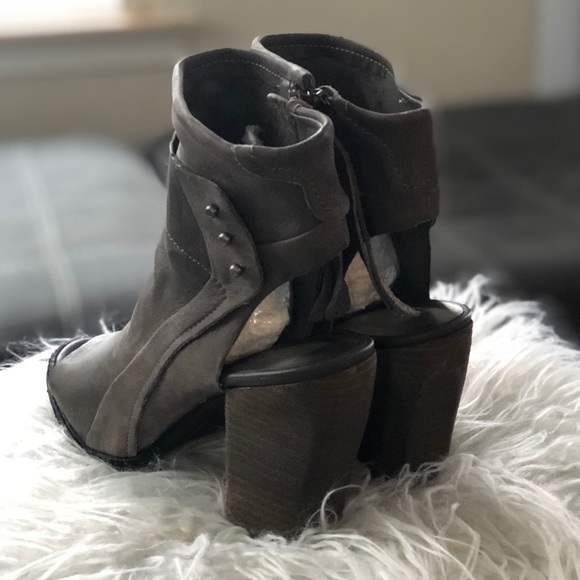 Dolce Vita Open Toed Heels - Picture 2 of 4